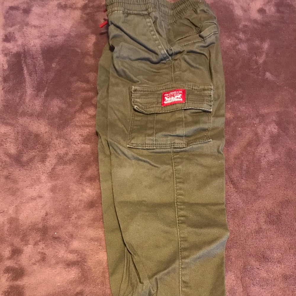 5T Levi Strauss and Company army green cargo pants like new without tags